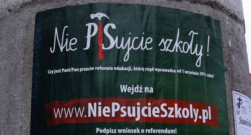 Szykuje się wielki protest nauczycieli. W Szczecinku oplakatują szkoły