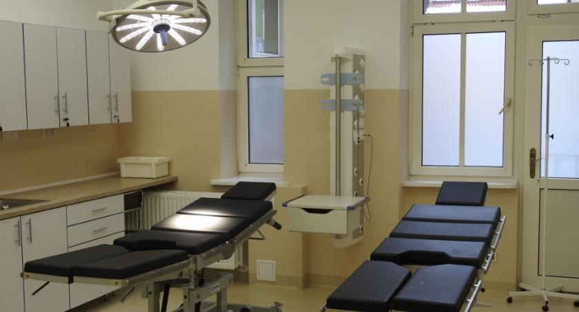 Szpital w Szczecinku kłopot finansowy. Burmistrz obwinia PiS, radni przegłosują 1,2 mln kredytu