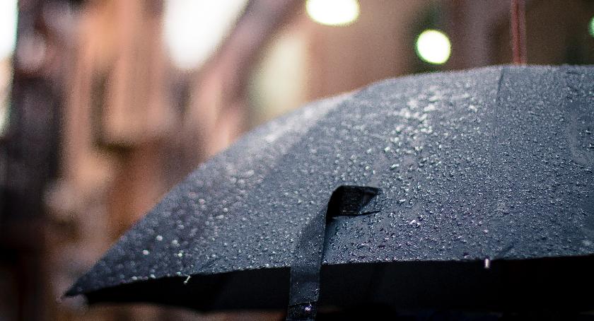 Ostrzeżenie przed intensywnymi opadami deszczu z burzami