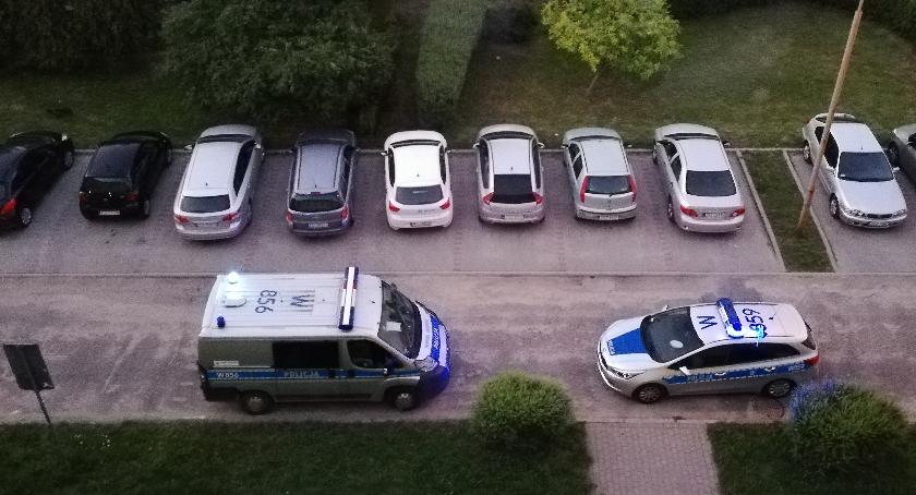 Kolejna awantura przy ul. Wodociągowej. Groźby, uszkodzony samochód i drzwi