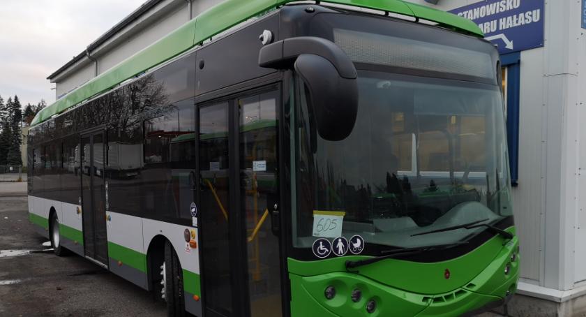 Autobusy z biletomatami. Koniec ze staniem w kolejce do kierowcy