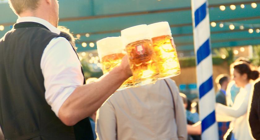 Pracuj w prokuraturze albo zostań kelnerem. Aktualne oferty pracy 