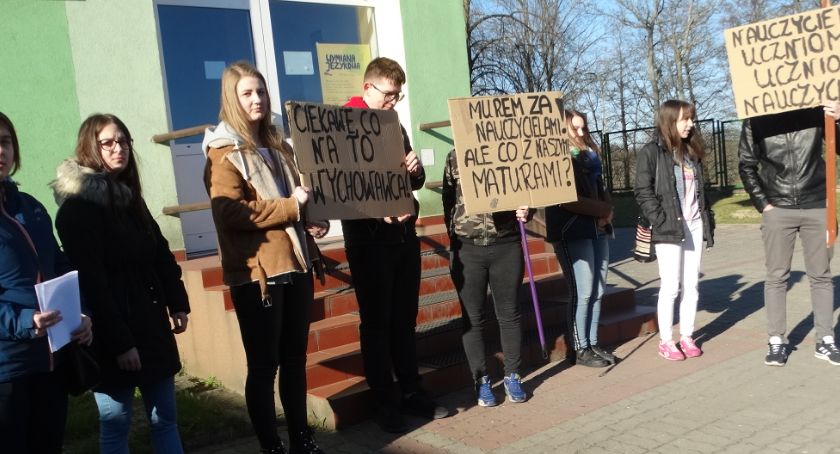 Rady klasyfikacyjne się odbyły. Wyjątkiem jest jedna szkoła