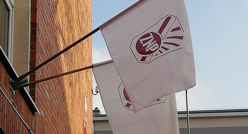 Nauczyciele strajkowali i nie brali wypłaty. W budżetach pojawiło się dużo pieniędzy