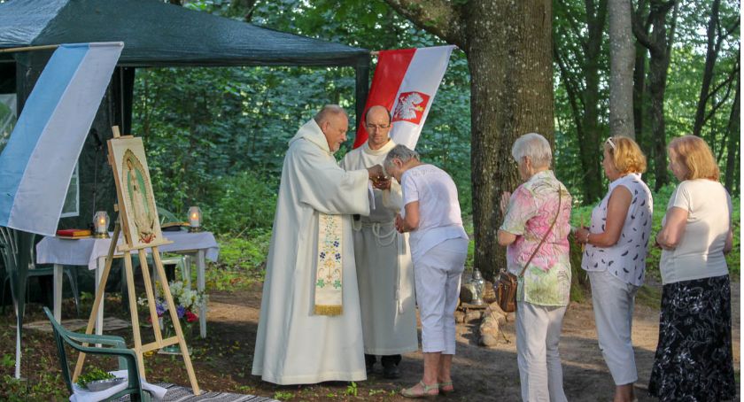 Kolejna msza na Marientronie. 