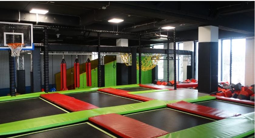 Na trampoliny - do galerii Nova