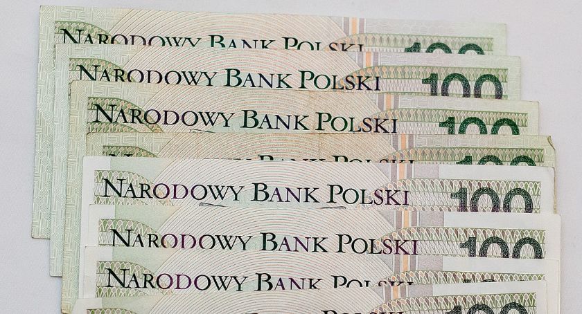 Nauczyciel zarabia mało. A Ile zarabia dyrektor szkoły w Szczecinku?