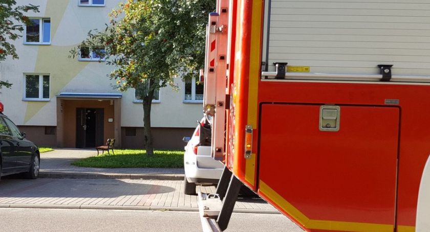 Na ul. Chełmińskiej w Szczecinku ulatniał się gaz. Tydzień pracy strażaków