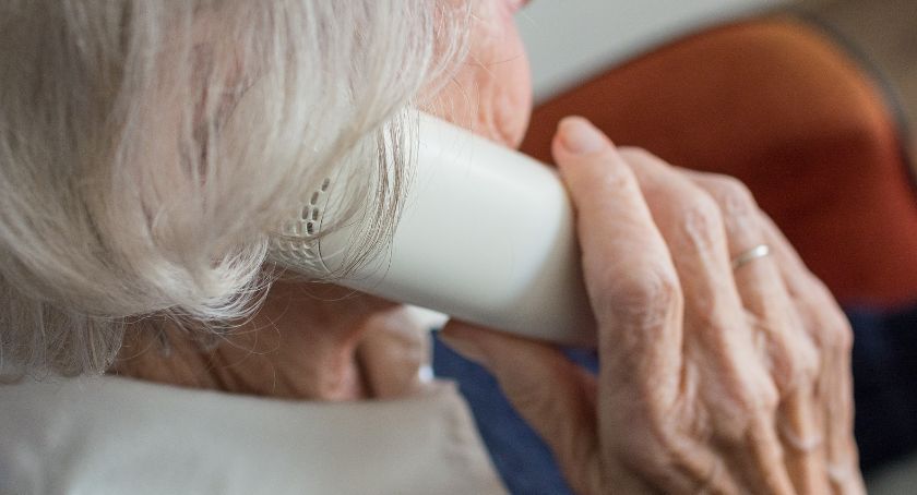 Metodą „na wnuczka” wyłudzili łącznie 90 tysięcy złotych i 5 tysięcy euro. Policja ostrzega!