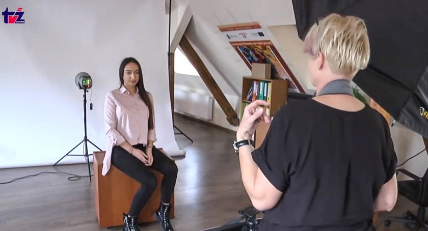 Nie hejtuj. Inspiruj! Zaproszenie na najnowszą wystawę fotografii Iwony Aleksandrowicz
