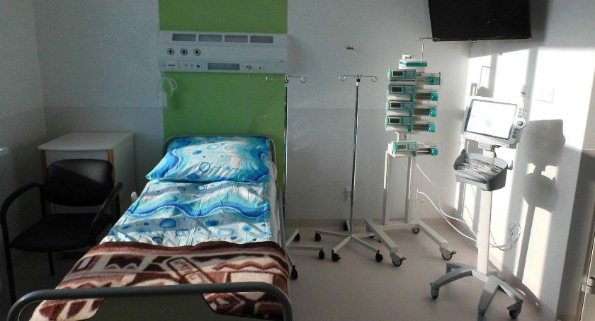 Czy szpital w Szczecinku ma problem przez PiS? „Ci ludzie stali ze świeczkami pod sądem”