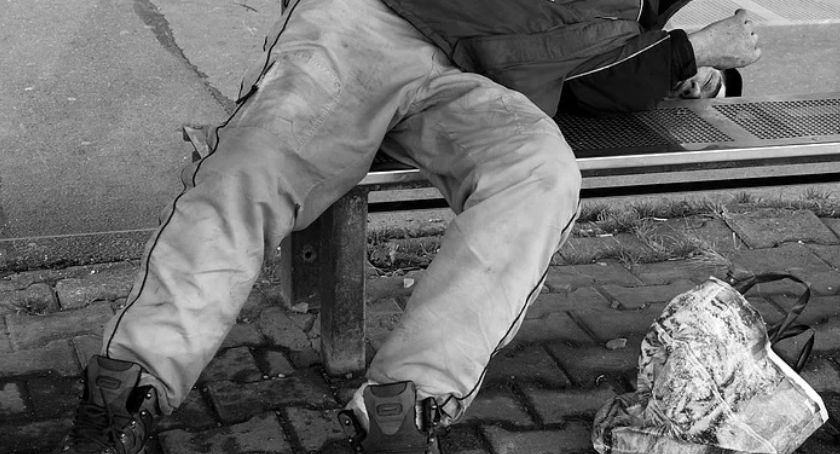 Bezdomni i upojeni alkoholem. Czy w Szczecinku to już problem?