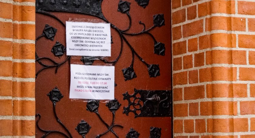 Msze św. przy zamkniętych drzwiach. Także w Szczecinku. Jest zarządzenie biskupa