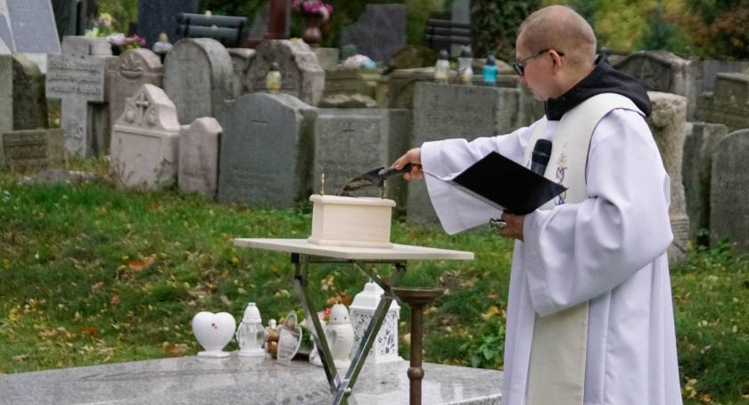 10 pogrzeb dzieci utraconych. W Szczecinku we wspólnym grobowcu pochowanych zostanie 44 dzieci!
