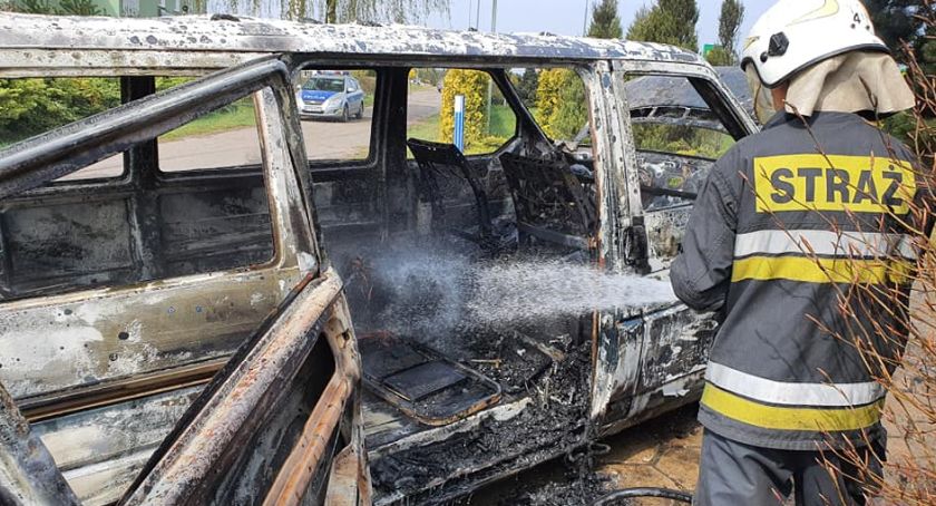 Samochód w ogniu! Mimo szybkiej interwencji strażaków, auto spłonęło doszczętnie