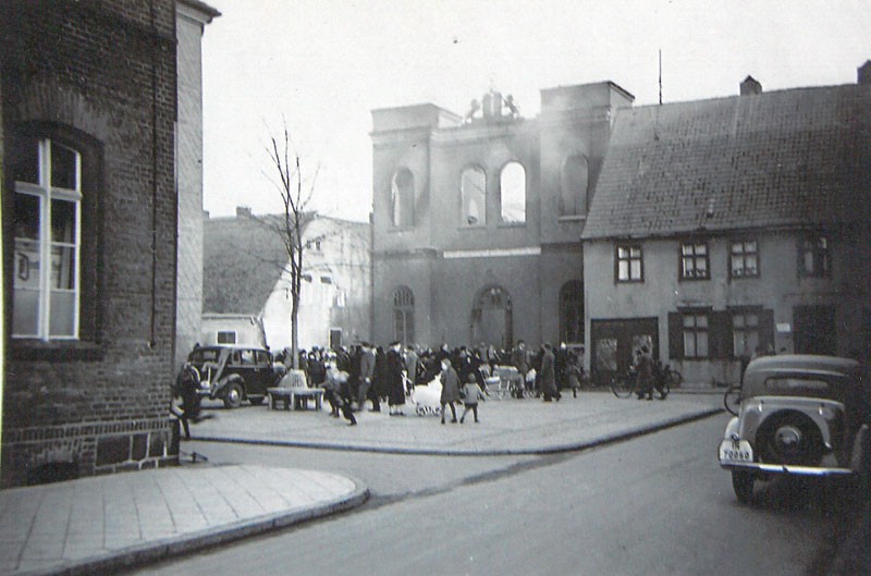 zdjęcie: 10.11.1938. Pożar synagogi w Szczecinku / Dietrich Westphal 