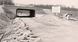 Na budowie autostrady Berlin Szczecin - wiadukt nad drogą lokalną.