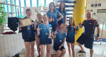 Medal dziewczyn z I LO na Mistrzostwach Województwa w pływaniu