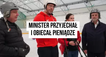 Minister stanął na lodzie w kasku i ogłosił dotację. Powiat dostanie pół miliona