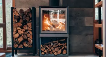 Kominek modułowy z wkładem gazowym, powietrznym lub na pellet – który typ wybrać?